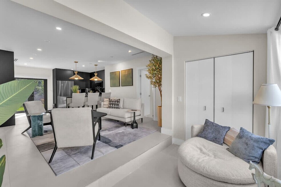 400 NW 45th St
