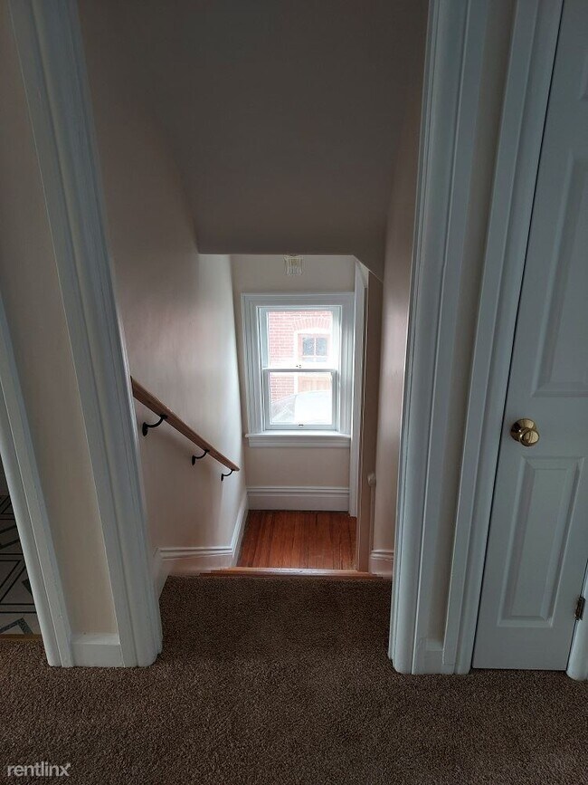 Foto del edificio - 4 br, 1 bath Duplex - 1111 Salem Avenue A