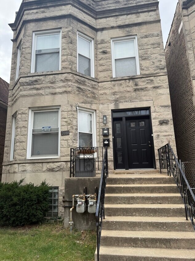 Foto principal - 7010 S King Dr