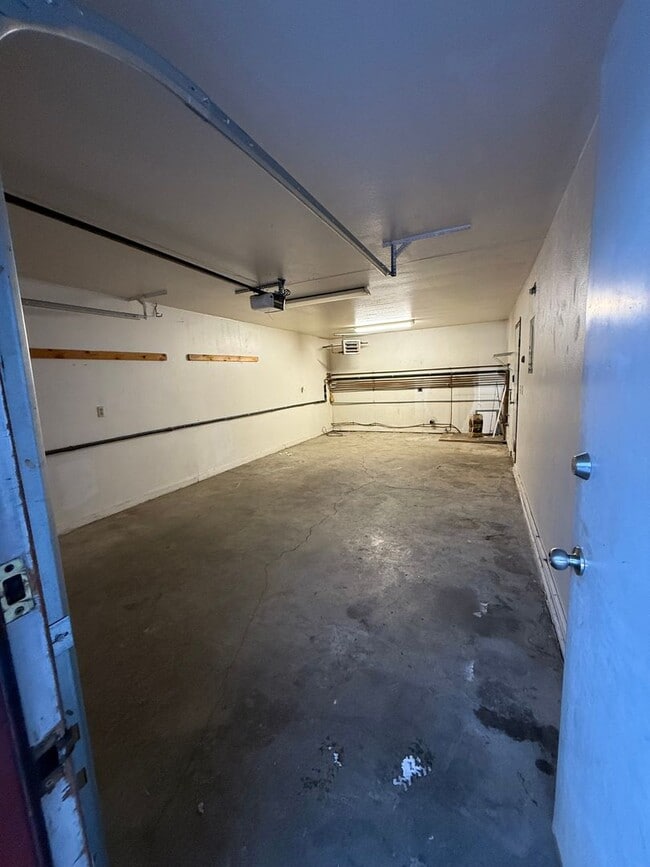 Building Photo - Biathalon Ave. (3588)