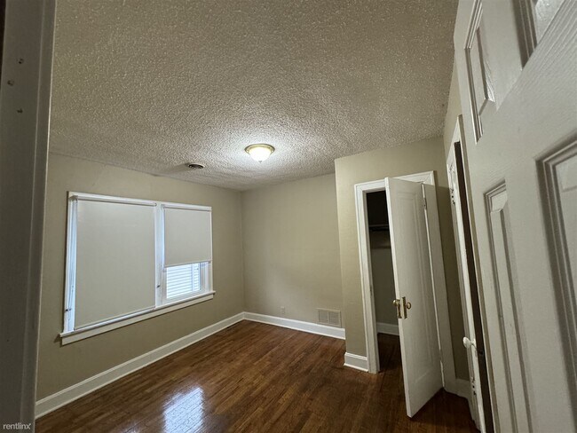 Foto del edificio - 2 br, 1 bath Duplex - 5434 Paseo Street