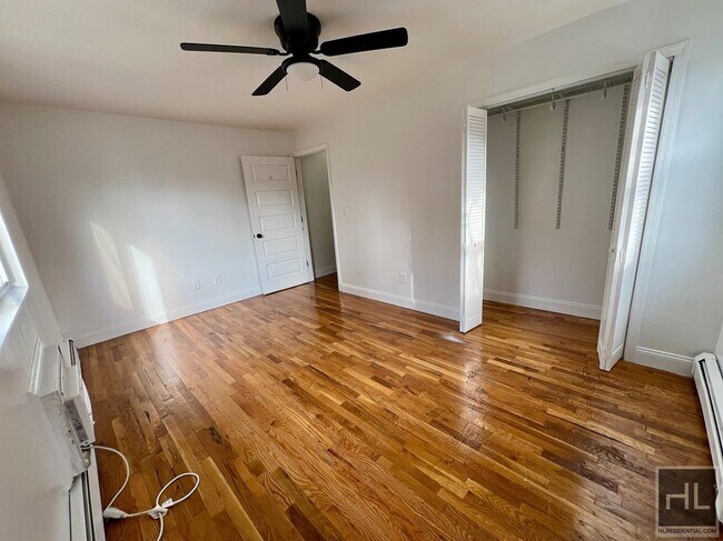 Foto del edificio - 2BR 2BA Sunny Bedstuy Duplex w/ Backyard By Herbert Von King Park