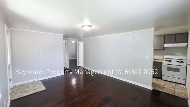 Building Photo - 802 S Logan Ave