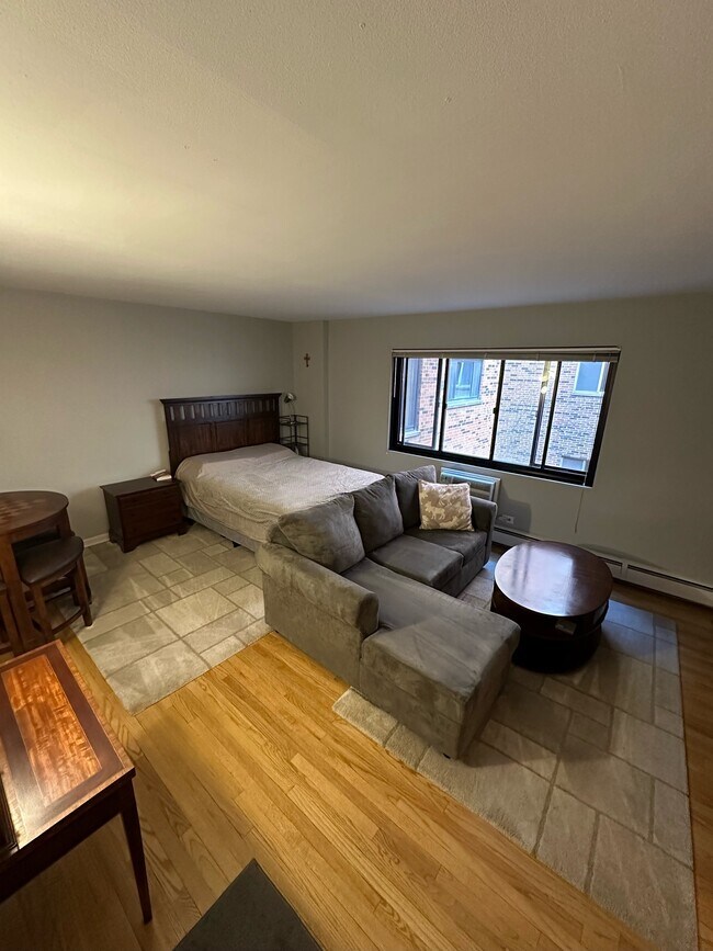 Foto del edificio - 2336 N Commonwealth Ave