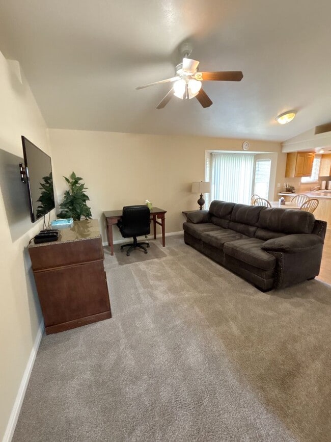 Building Photo - 2456 Brandon Dr