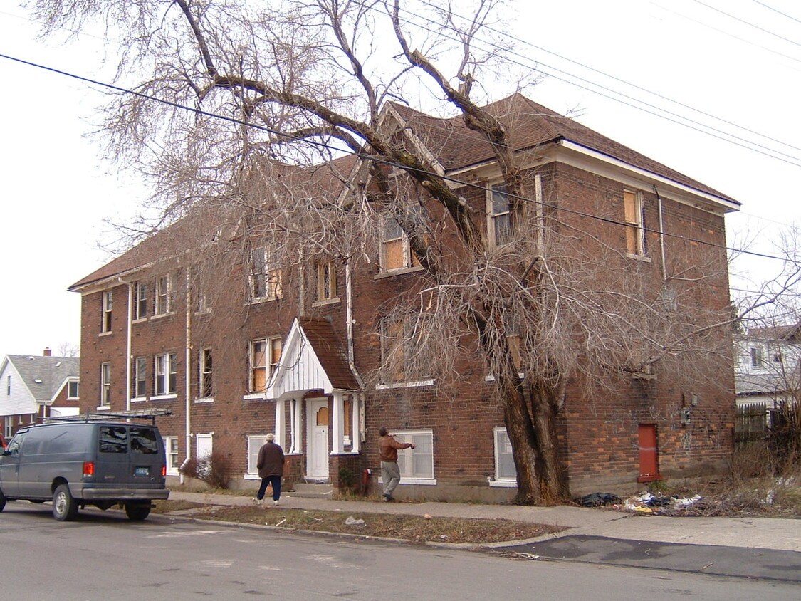 Building Photo - 12700 Hampshire St