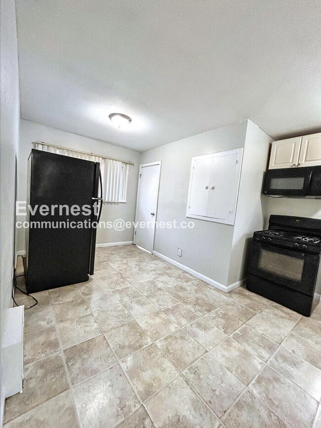 Foto del edificio - 5672 Parchester Dr