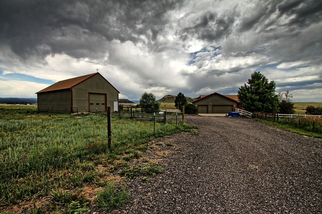 Primary Photo - 5 bed 3 bath on 10 acres and barn and addi...