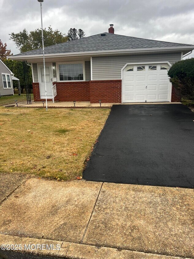 Primary Photo - 327 Curacao St