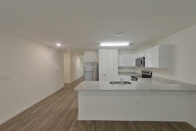 Building Photo - 20254 Lorenzo Ave