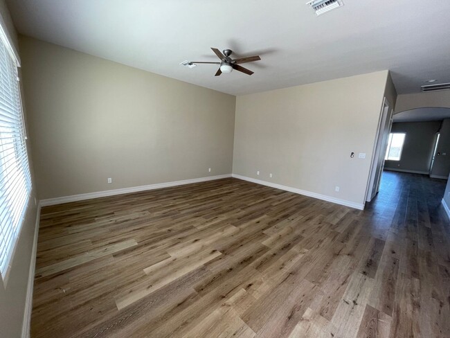 Building Photo - NEARLY NEW -LARGE & IMMACULATE HOME ON HUG...