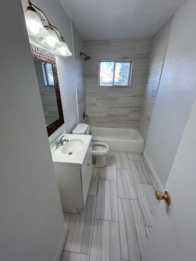 Foto del edificio - The stunning home feels like home!