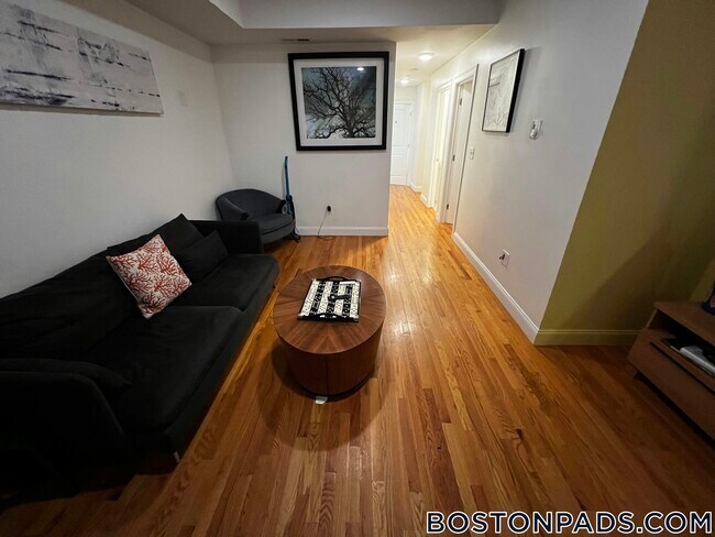 Building Photo - 48 Guild St