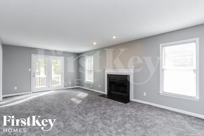 Foto del edificio - 4905 Chimney Springs Dr