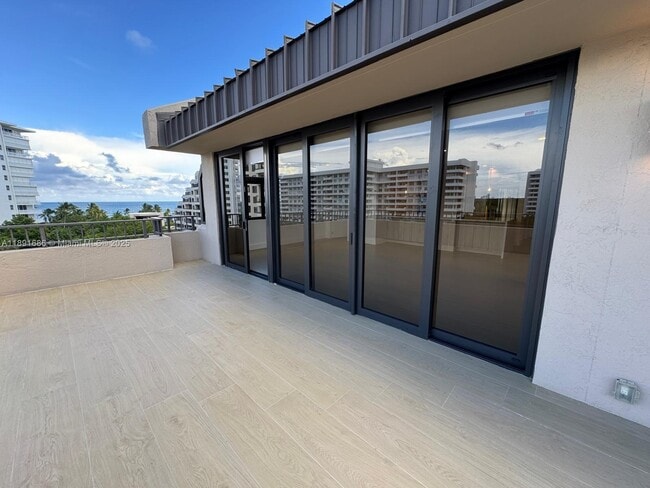 Foto del edificio - 251 Crandon Blvd