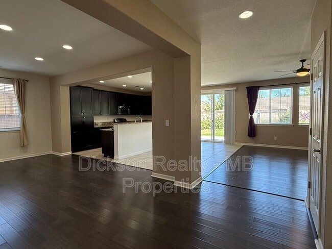 Building Photo - 10760 Ridgebrook Dr