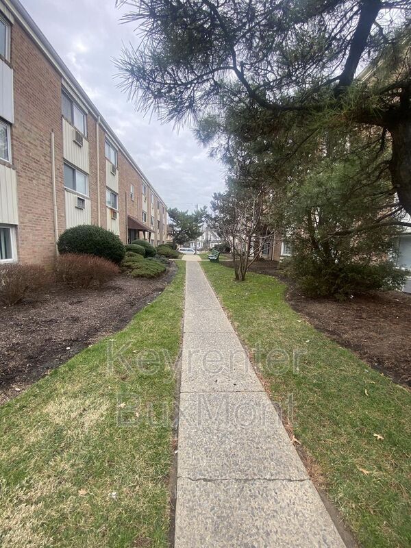 Building Photo - 8125 W Chester Pike