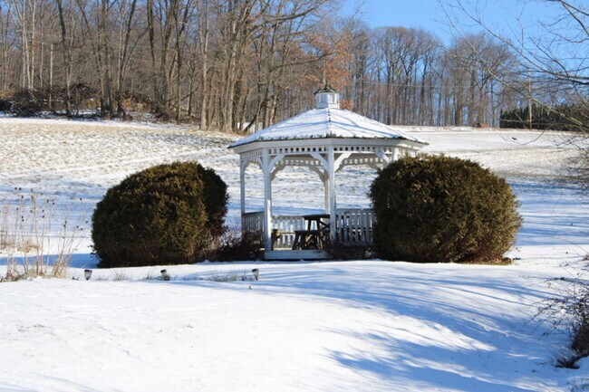 Foto del edificio - 1687 W Springfield Rd