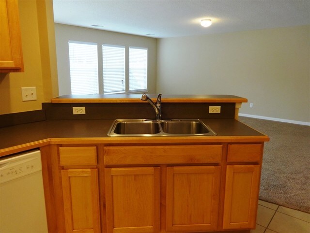 Building Photo - 210 Flat Rock Ter