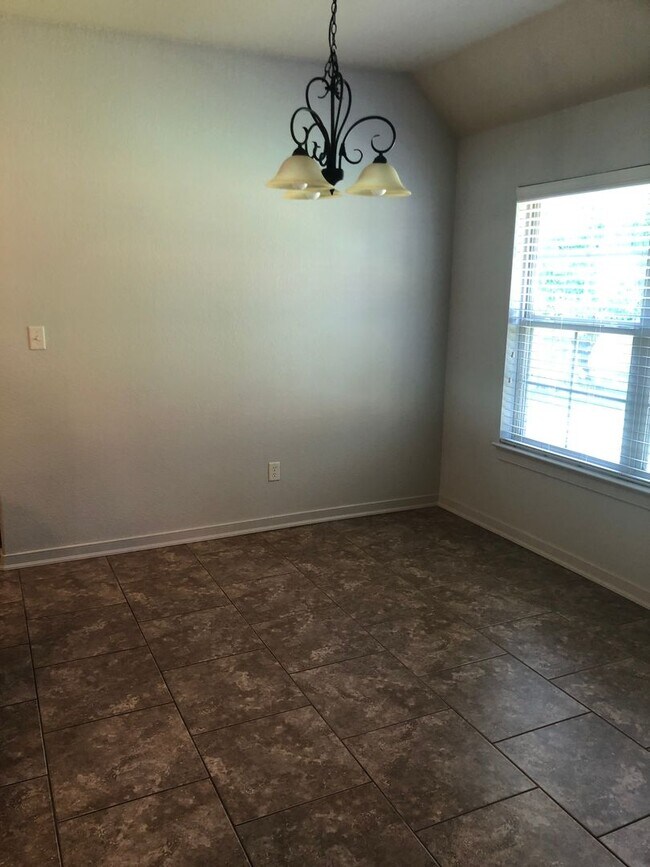 Foto del edificio - 3690 W Mountain View Dr