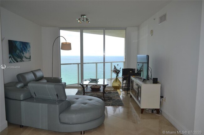 Building Photo - 16699 Collins Ave