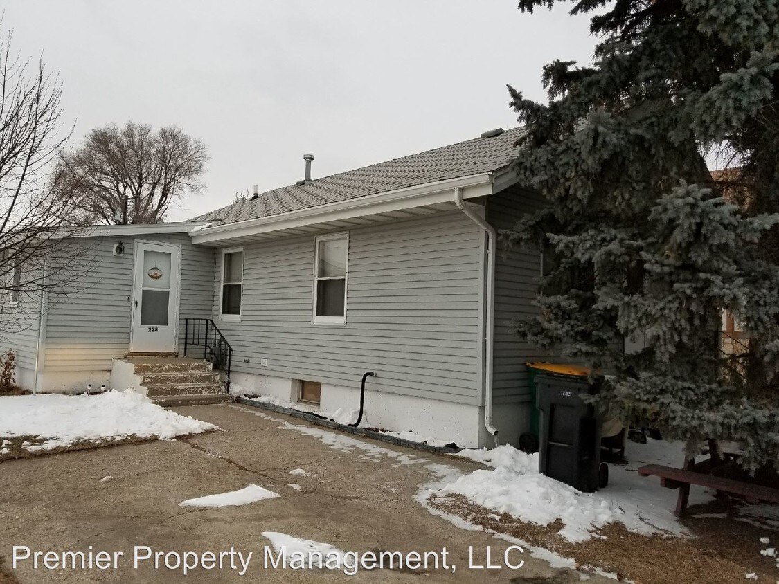 Foto principal - 2 br, 1 bath House - 228 W SWEET AVE