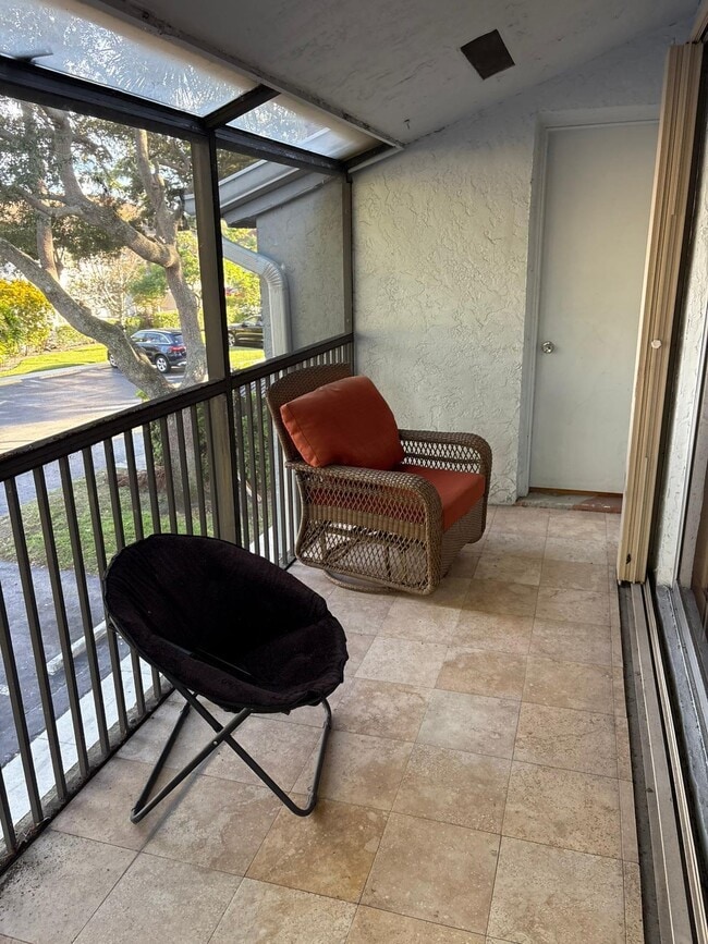 Building Photo - 2741 S Oakland Forest Dr