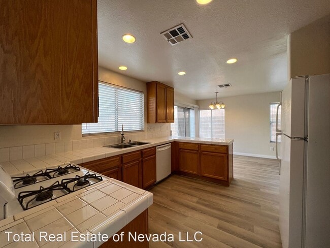 Building Photo - 4 br, 2.5 bath House - 7521 Reindeer Ct