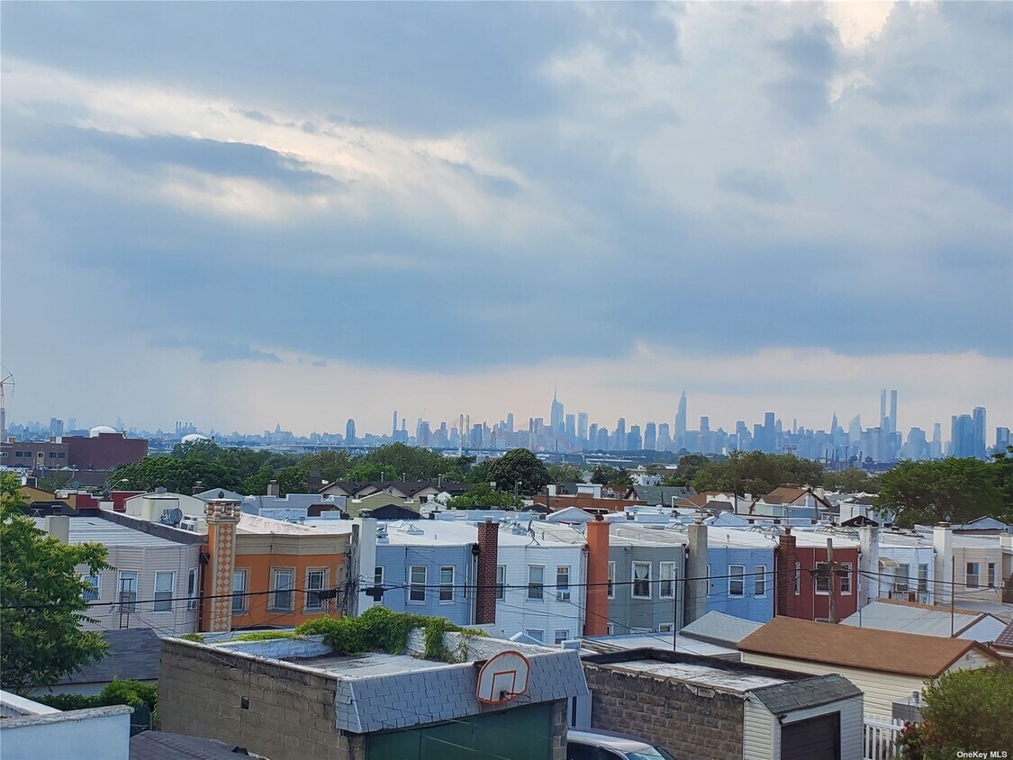 Foto principal - 58-44 61st St