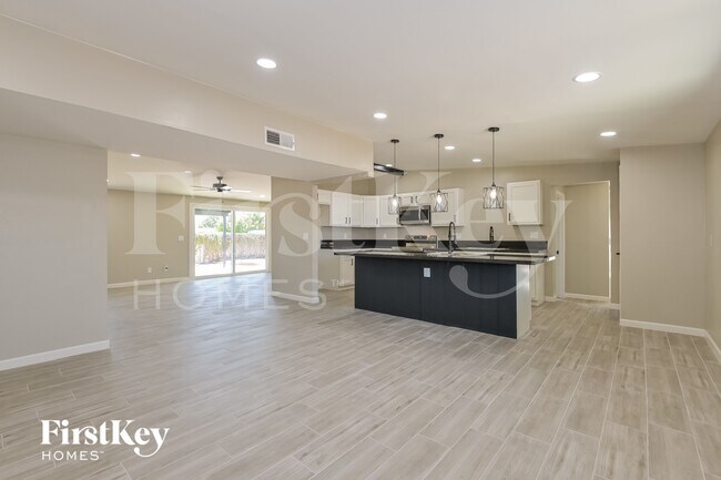 Foto del edificio - 9240 E Dolores St