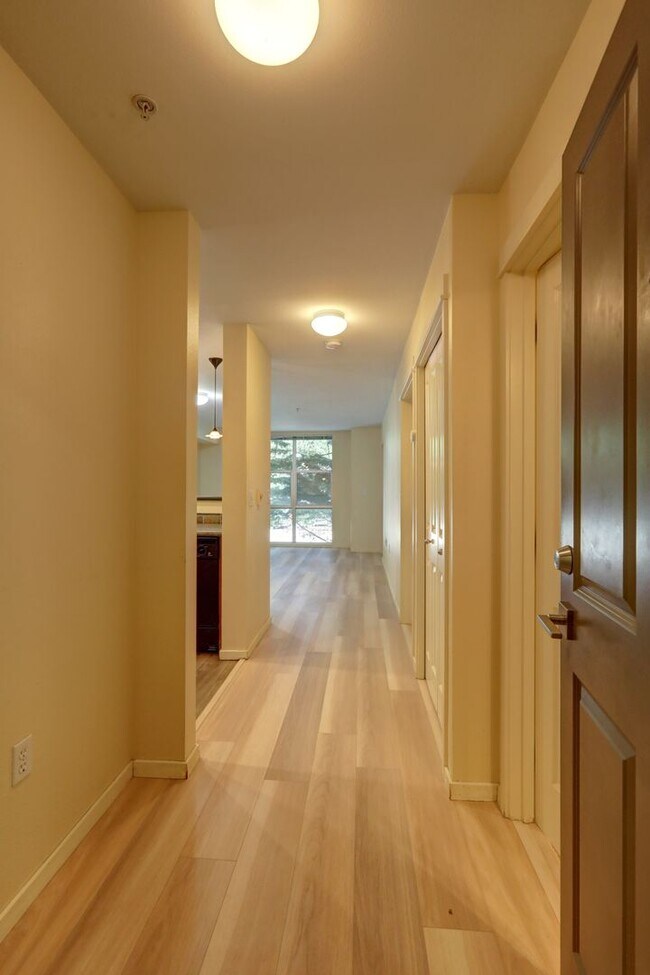 Foto del edificio - Downtown Bellevue One Bedroom One Bath Condo Available!