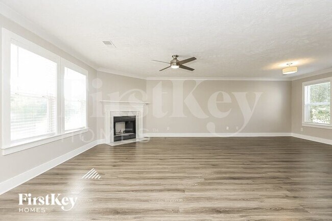 Foto del edificio - 6001 Burnett Cir