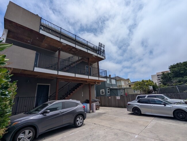 Building Photo - 2504 Dana St
