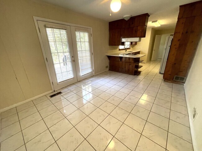 Foto del edificio - 5br House off S. Milledge (Available now o...