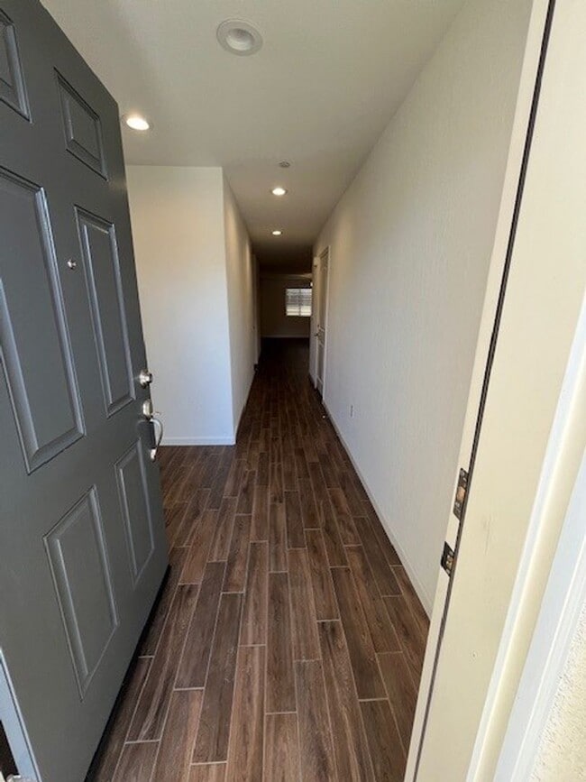 Building Photo - 302 N Omalley St