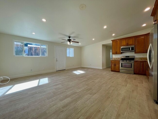 Foto del edificio - Gorgeous 2 Bedroom 1 Bathroom ADU in El Ca...