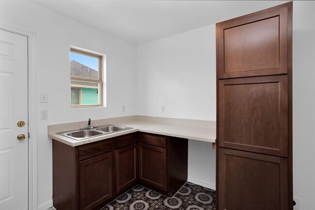 Building Photo - 1210 Bayou St