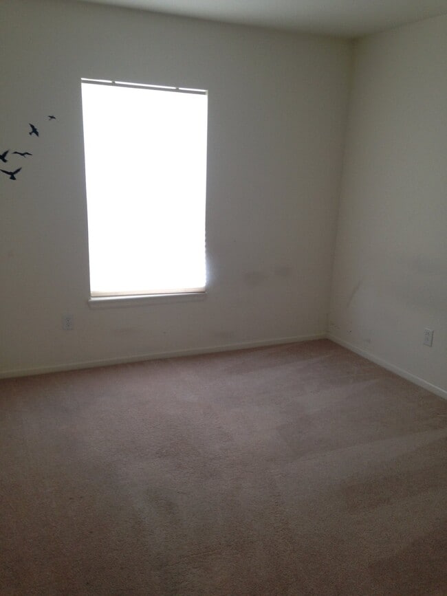 Building Photo - 3BD/2.5BA in Englewood with Attached Garage