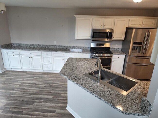 Foto del edificio - 156 Stoneforest Dr
