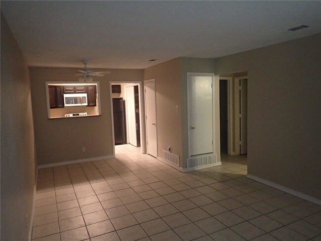 Building Photo - 2036 Oakwood Ct
