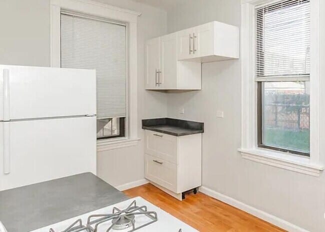 Building Photo - 1007 N California Ave