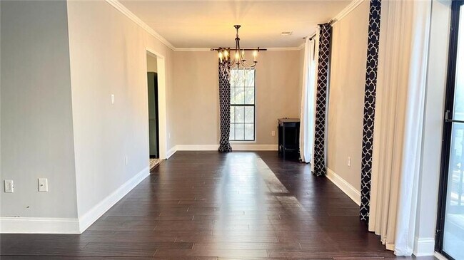 Building Photo - 1104 Pine Heights Dr NE