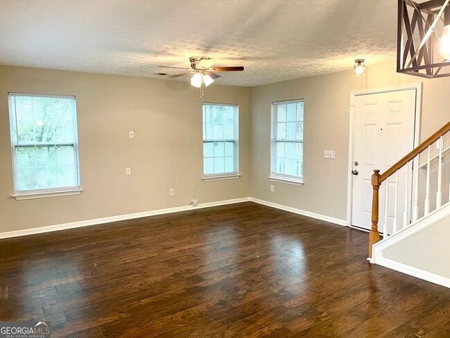 Foto del edificio - 650 Windcroft Cir NW