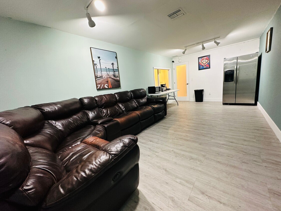 Foto principal - 638 NW 62nd St