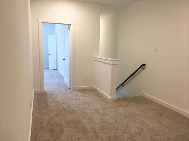 Building Photo - 430 Bonfield Dr