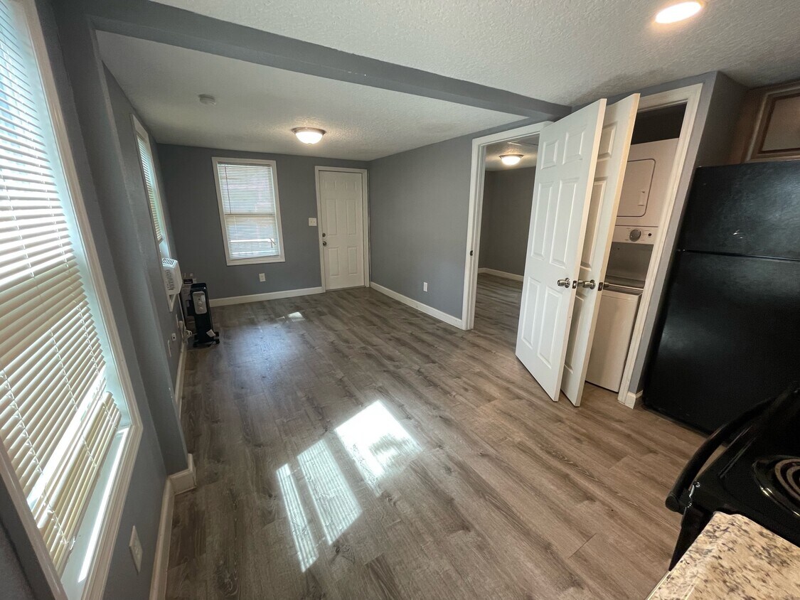 Foto principal - 1020 W Portage St
