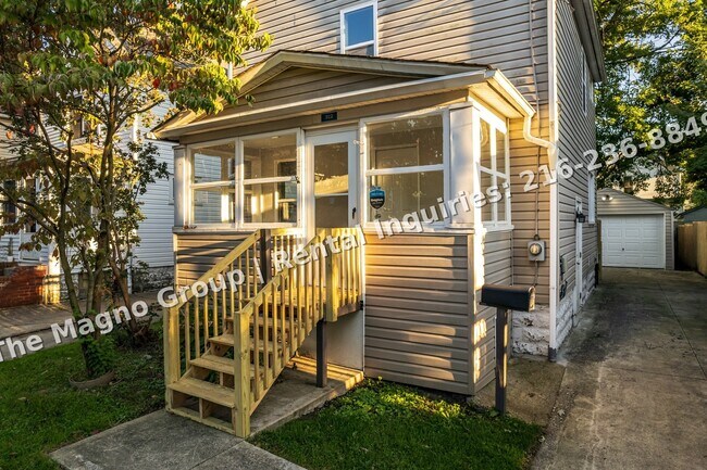 Foto del edificio - 312 Upland Ave