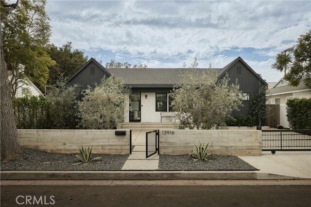 Building Photo - 13916 La Maida St