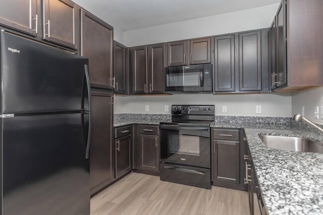 Move In Now & Enjoy 1 Month Free! - Move In Now & Enjoy 1 Month Free! Apartment