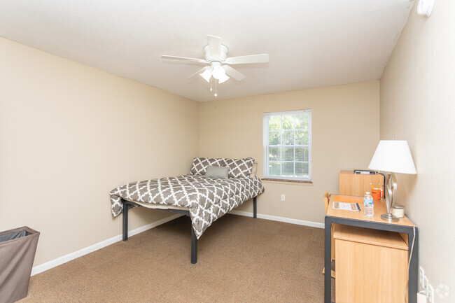 2BR, 1BA - 900SF - Falcon Landing Apartments - Graduate Students